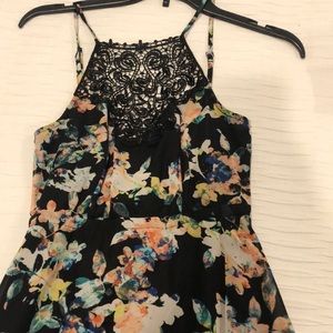 Pretty dress!!! Excellent condition!